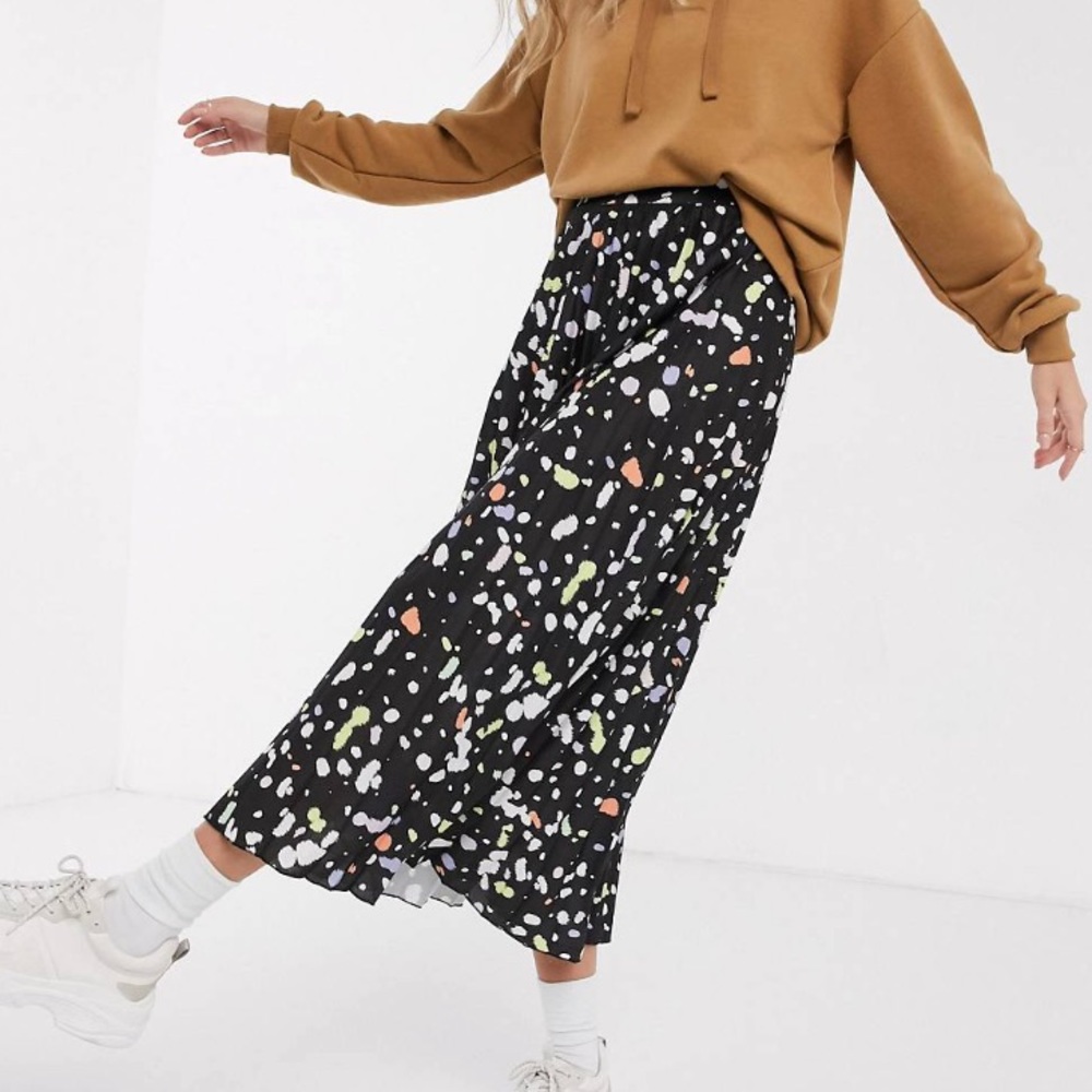 ASOS Design NWT pleated midi skirt in colored splotch pattern. Size US 8